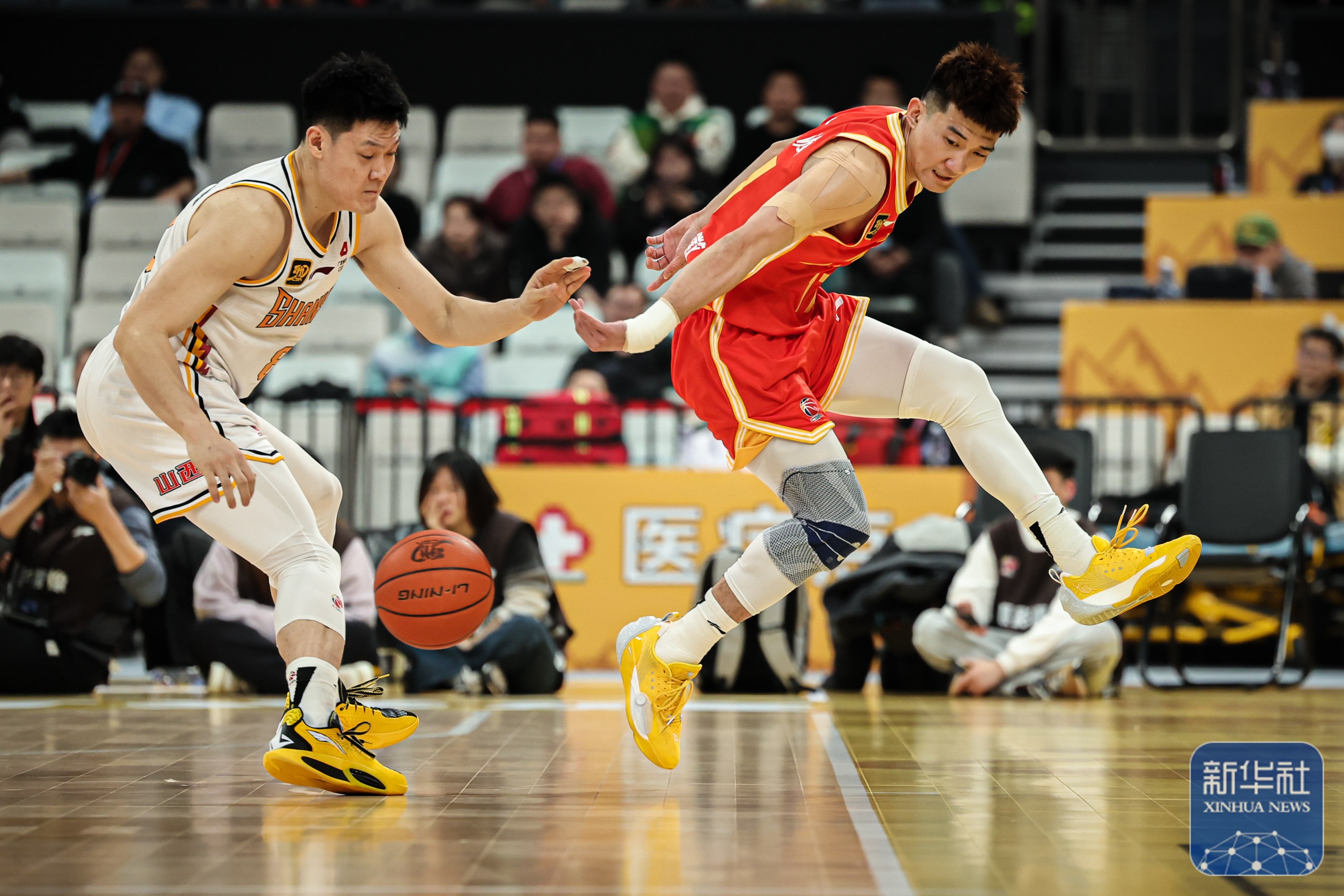 NBA常规赛赛程吃紧，浙江队今晨临场应变，球迷炸锅，临场指挥获称赞(NBA直播吧)